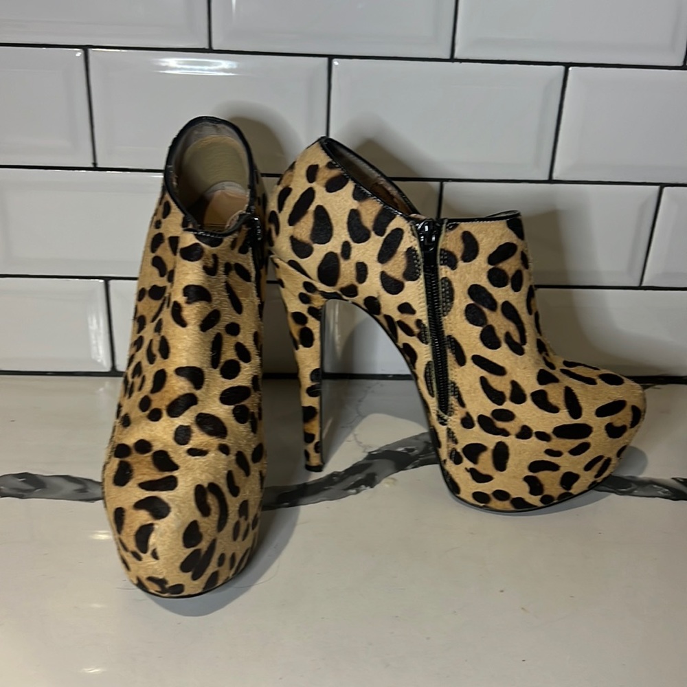 Steve Madden Vippper Leopard High Heel Platform Bootie
